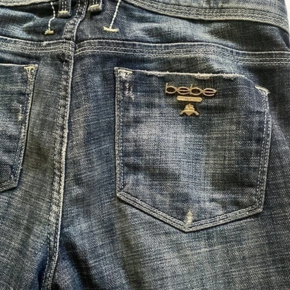 Capris BEBE jeans 👖 real nice size 27
